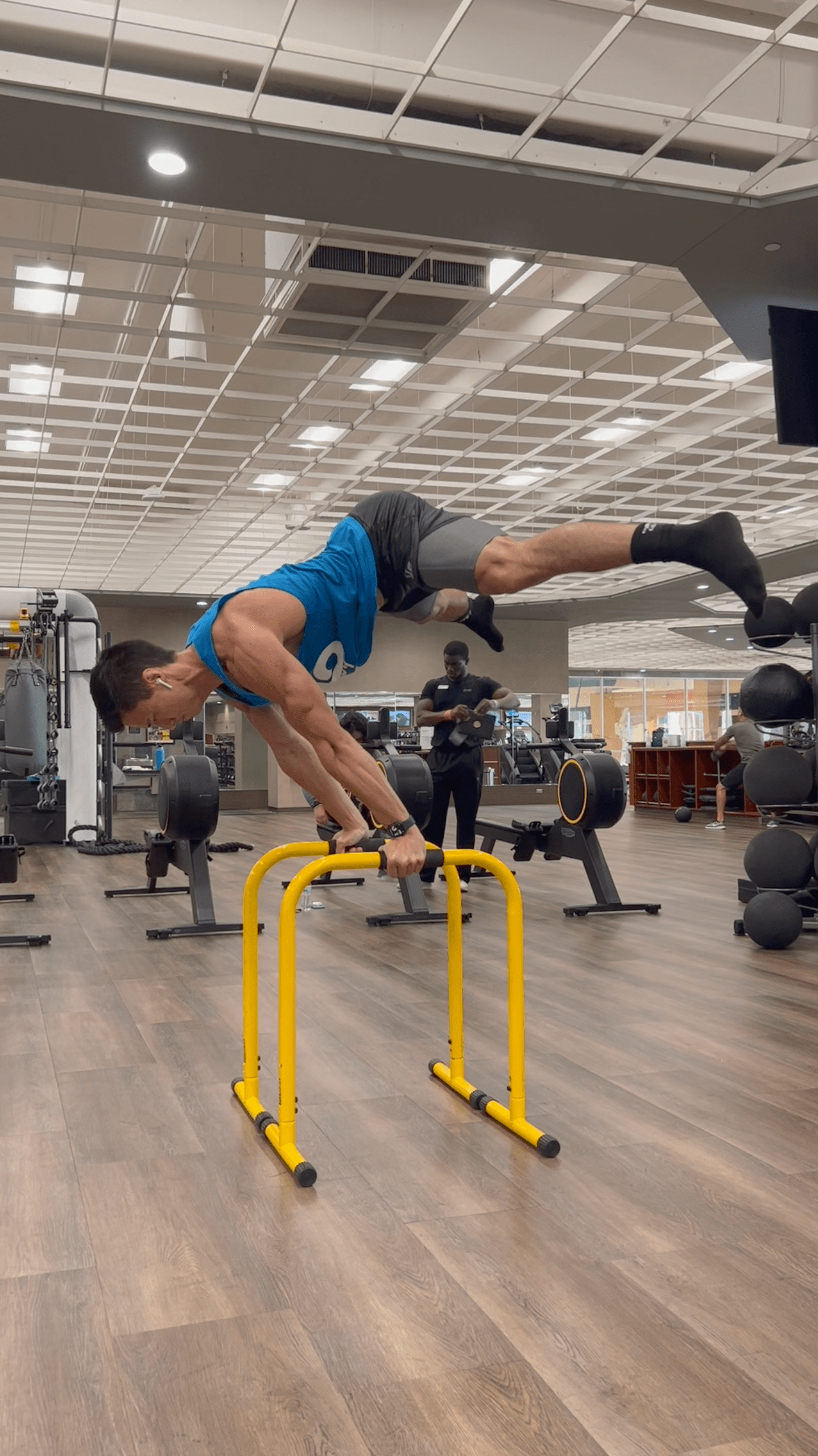 straddle planche
