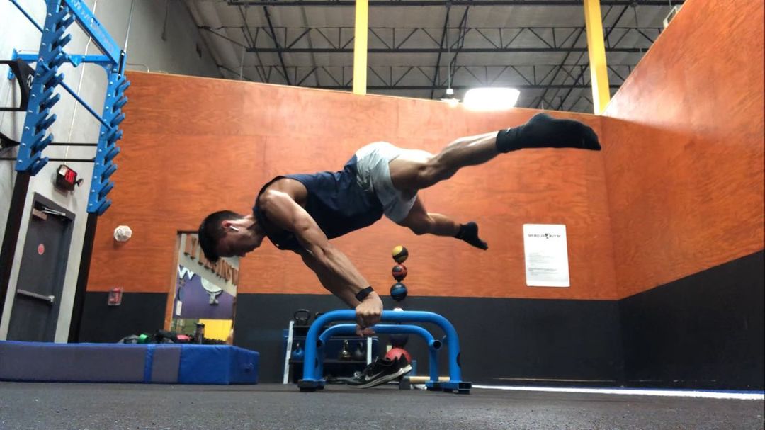 straddle planche